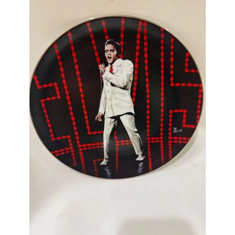Elvis PresleyVintage White Red Ceramic Wall Plate Art 1991 Hope Keeps Shining
